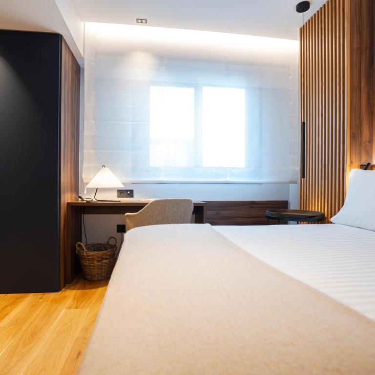 Zenit Borrell - Economy Double Room - 4