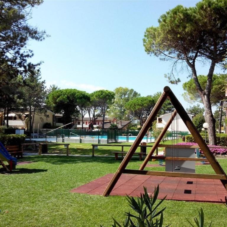 Holiday home with shared pools - Villa - 15