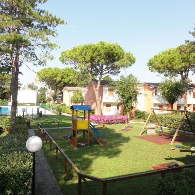Holiday home with shared pools - Villa - 14