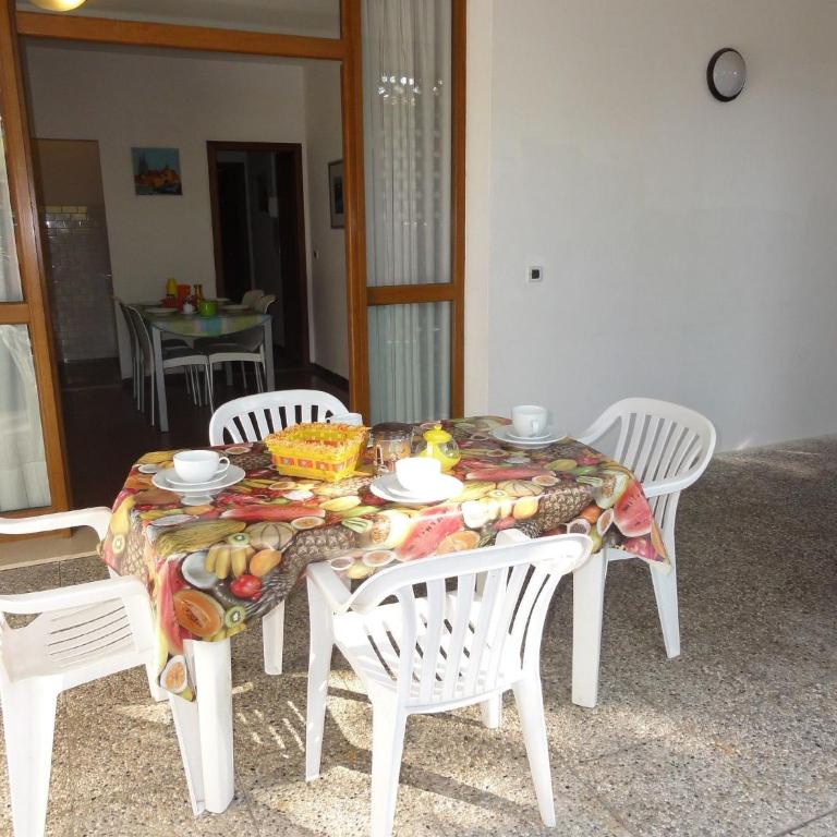 Semi-detached villa in a nice area - Villa - 4