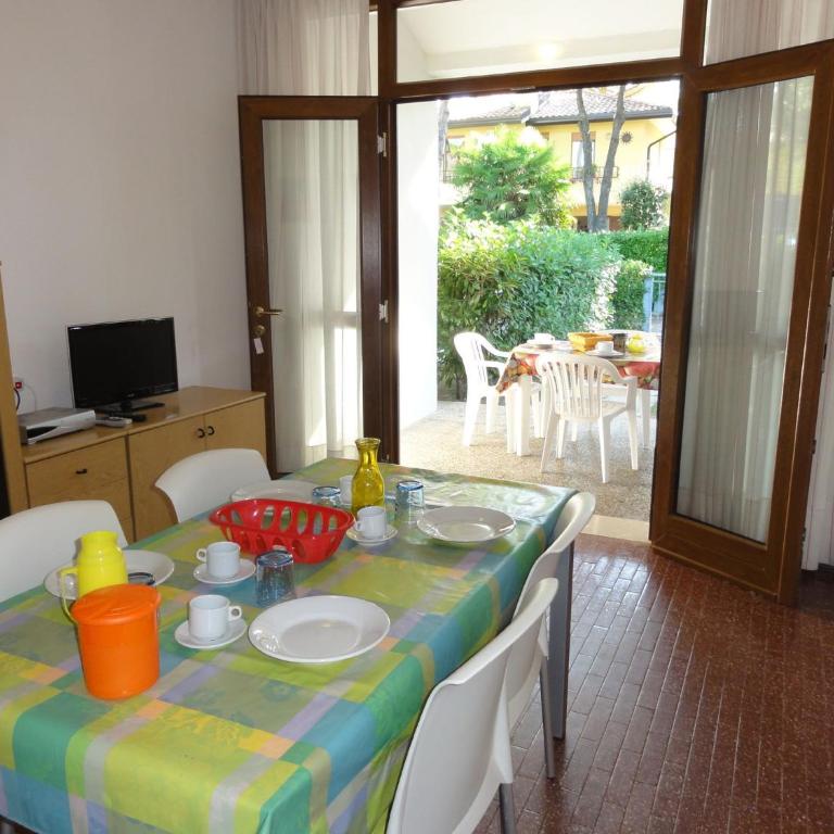 Semi-detached villa in a quiet area - Villa - 2
