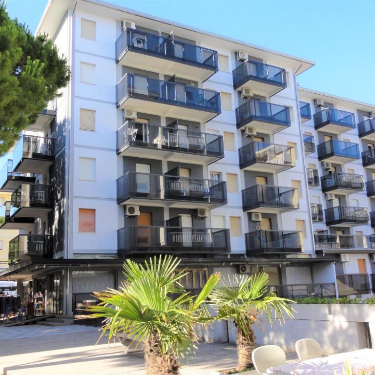 Relaxing sea view stay near the promenade - Apartment - 10