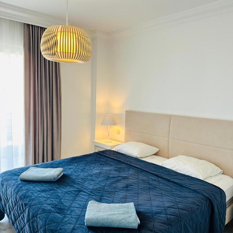 HomelyStay - Marbella, Marina Banus - Two-Bedroom Apartment - 4