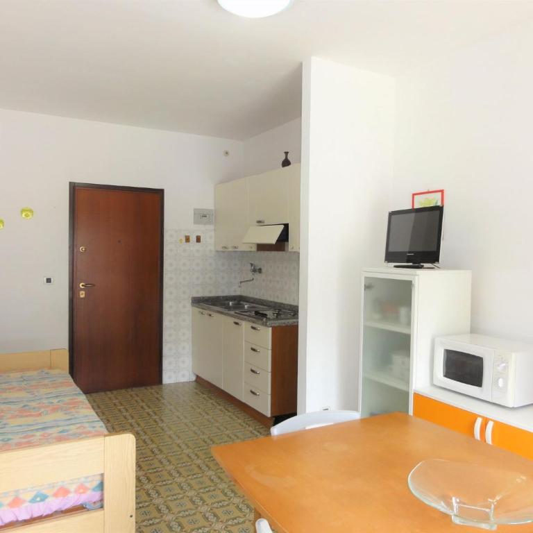 Family comfort just 300mt from the beach - Apartment - 2