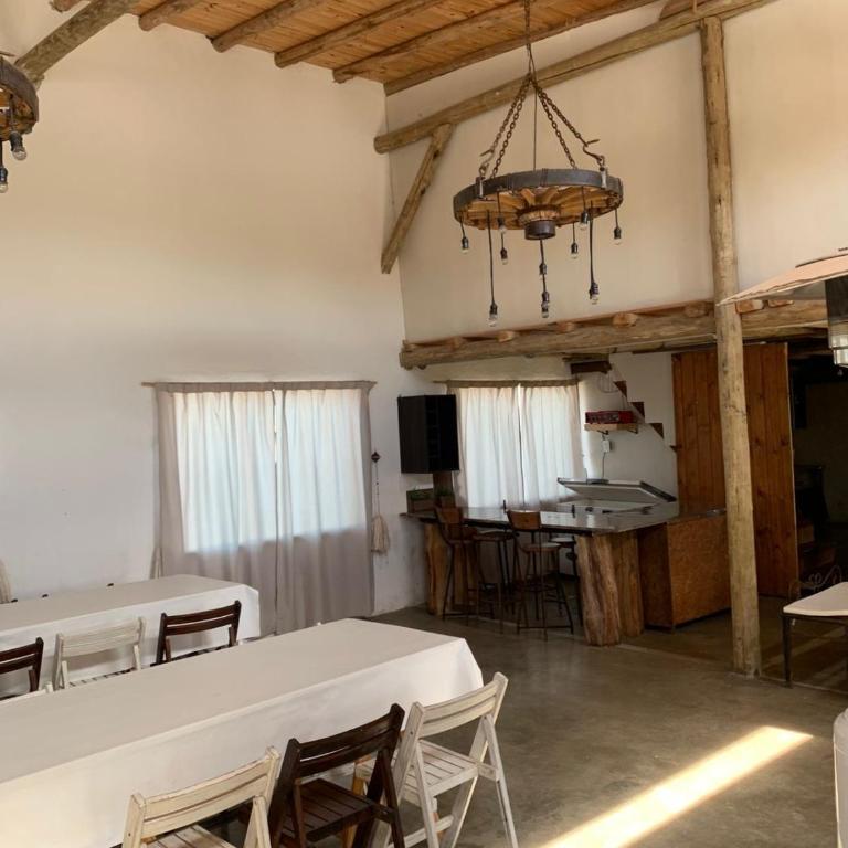 Don Caffe - Three-Bedroom House - 9