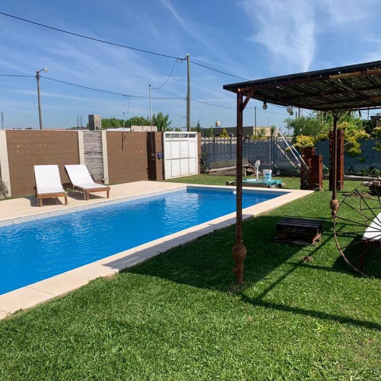 Don Caffe - Three-Bedroom House - 2