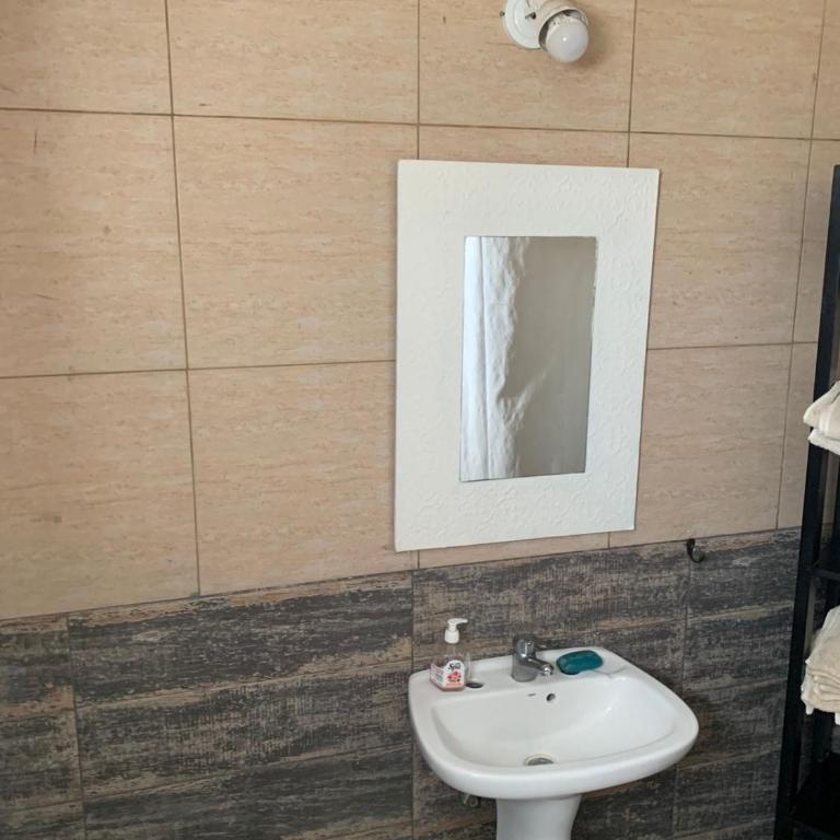 Don Caffe - Three-Bedroom House - 21