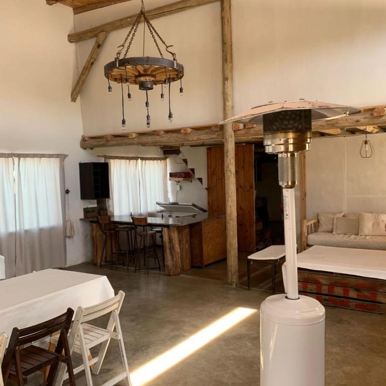 Don Caffe - Three-Bedroom House - 8