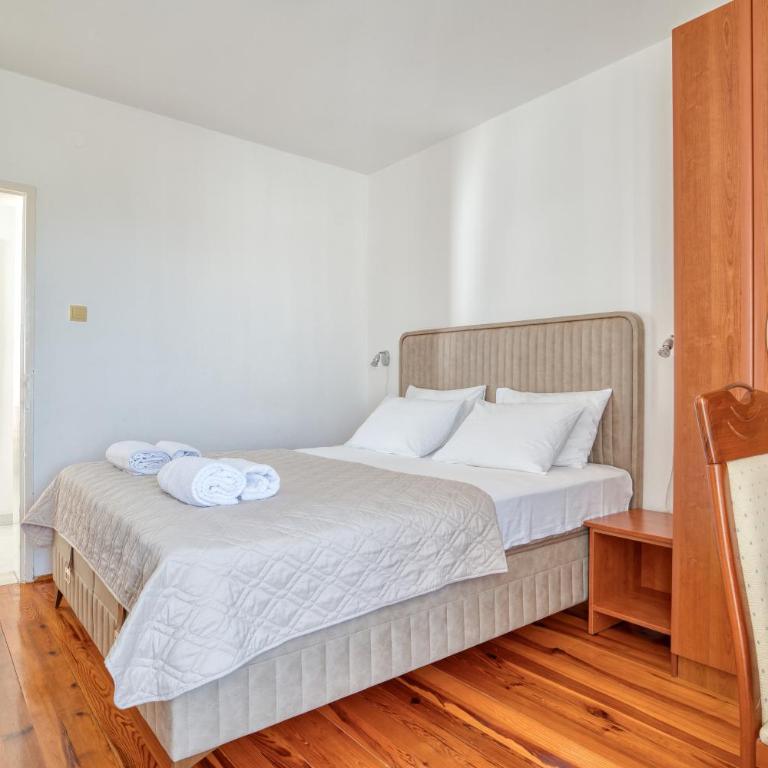 Guesthouse Drašković - Two-Bedroom Apartment with Terrace - 6
