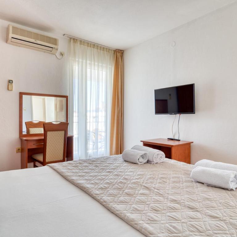 Guesthouse Drašković - Two-Bedroom Apartment with Terrace - 15