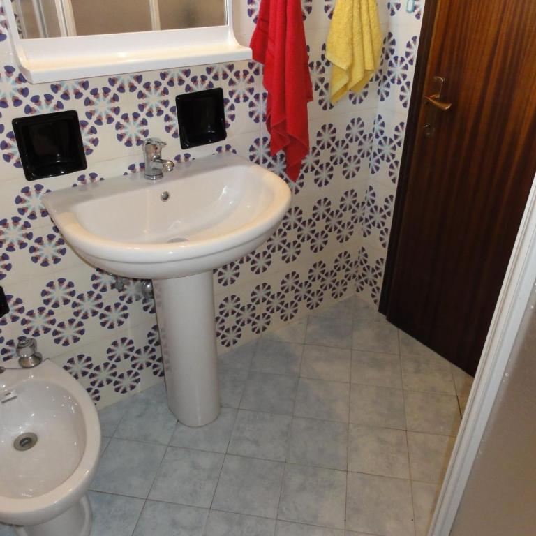 Flat in a villa with balcony - Apartment - 6