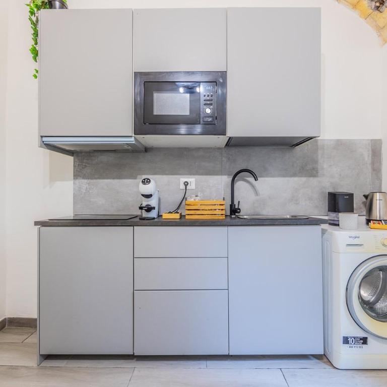 Loft con Jacuzzi, a 20 m Colosseo - Apartment mit 1 Schlafzimmer - 16