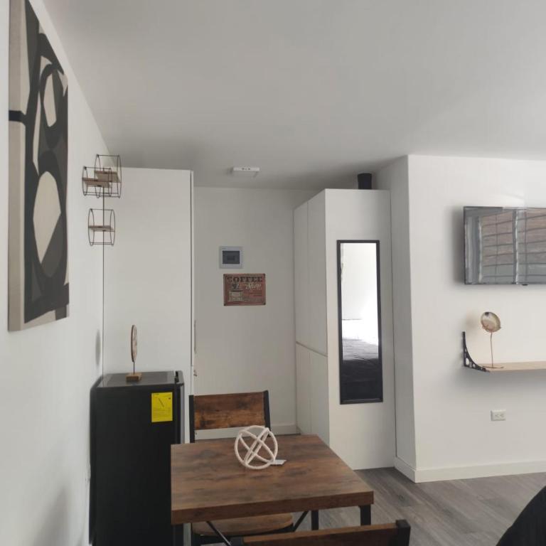 Suites & Estudios Inglaterra II - Deluxe Studio - 2