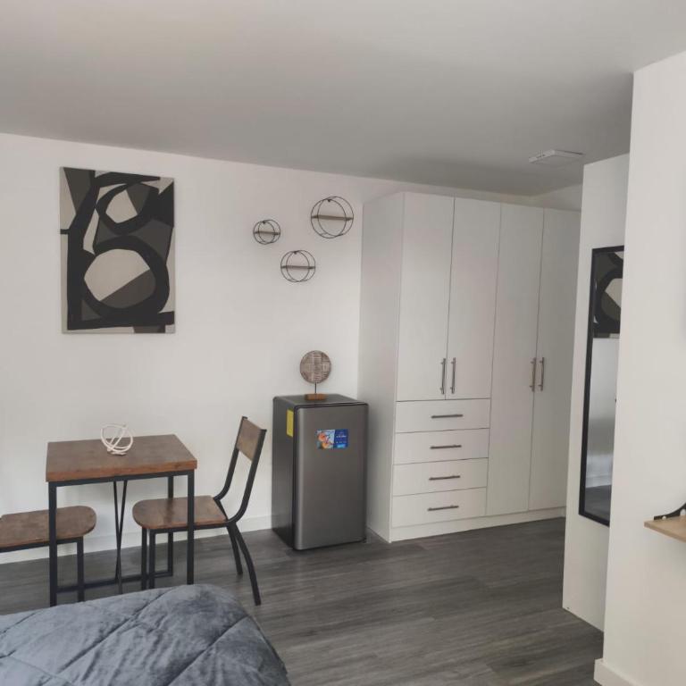 Suites & Estudios Inglaterra II - Deluxe Studio - 7