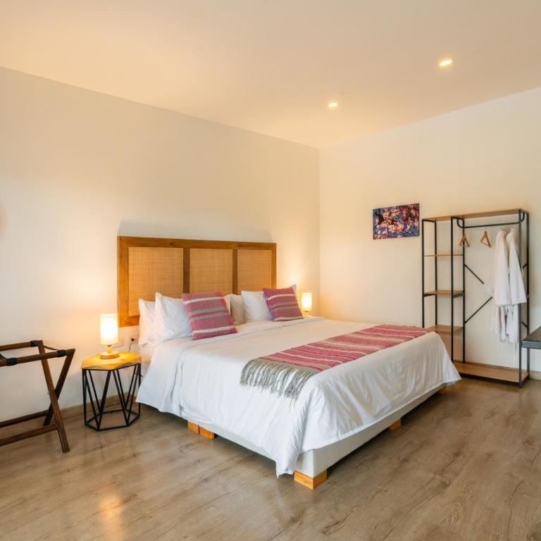 Terasu Hotel Boutique Salento - Habitación con cama grande y bañera de hidromasaje - 5