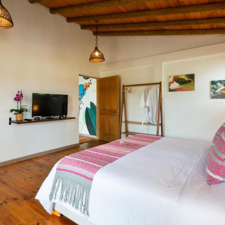 Terasu Hotel Boutique Salento - Habitación con cama extragrande y vistas a la montaña - 5