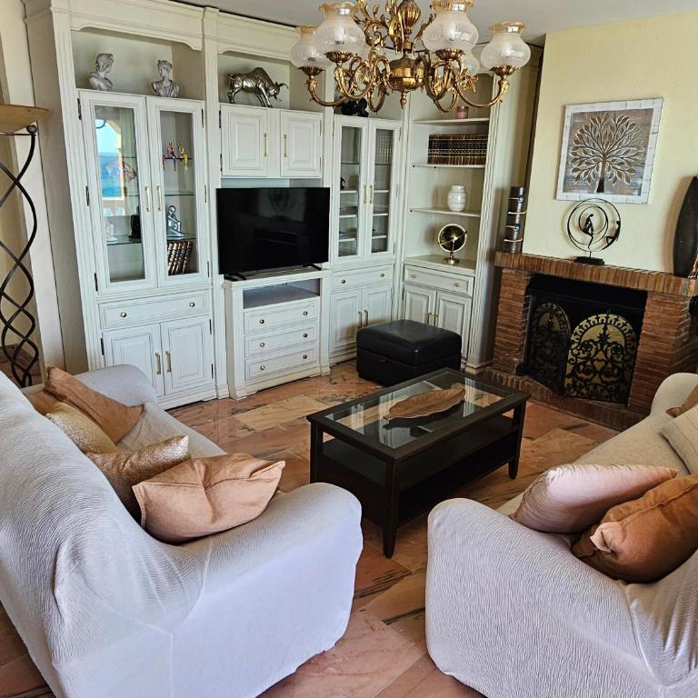 Luxury Andalusian Villa with Panoramic Mediterranean Sea Views & Private Pool & Multi-Level Gardens - Villa - 25