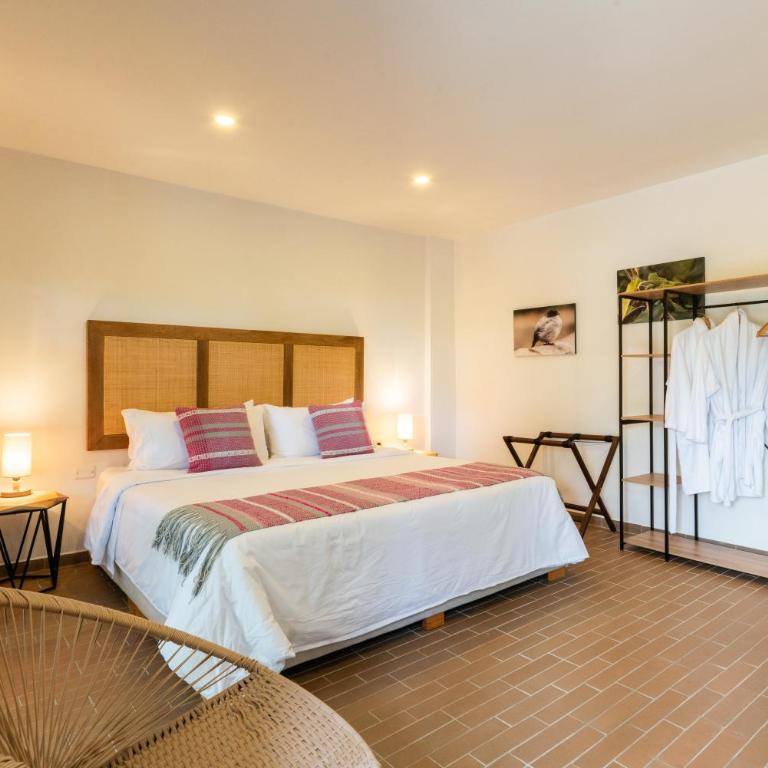 Terasu Hotel Boutique Salento - Habitación con cama grande y bañera de hidromasaje - 9