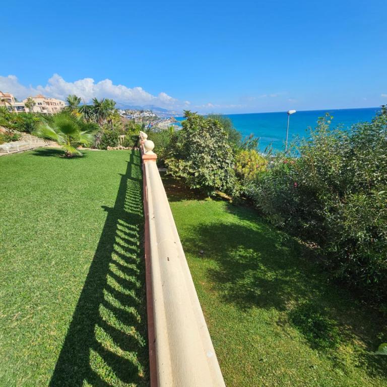 Luxury Andalusian Villa with Panoramic Mediterranean Sea Views & Private Pool & Multi-Level Gardens - Villa - 32