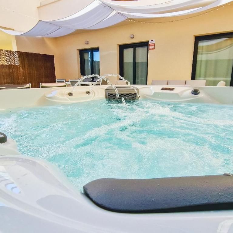 Private jacuzzi, heated pool, AC, garage, 250m beach, - Apartamento de 2 dormitorios - 11