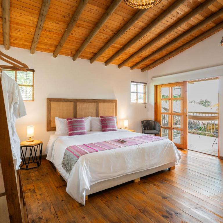 Terasu Hotel Boutique Salento - Habitación con cama extragrande y vistas a la montaña - 12