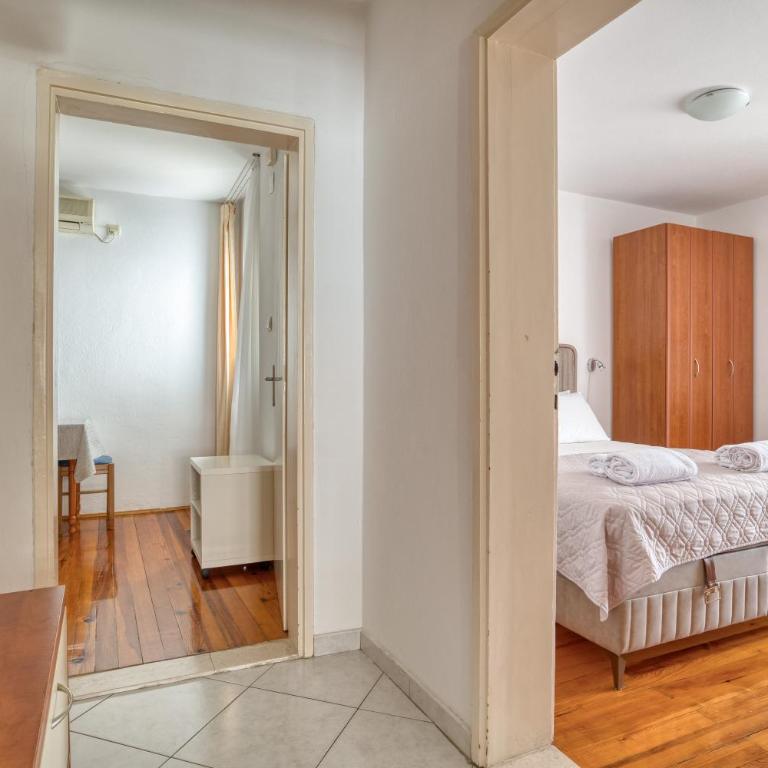 Guesthouse Drašković - One-Bedroom Apartment with Terrace - 10