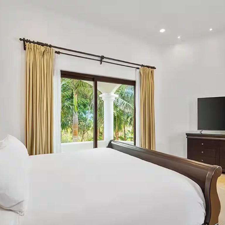 Beachfront Hacienda Soliman Bay - Villa - 35