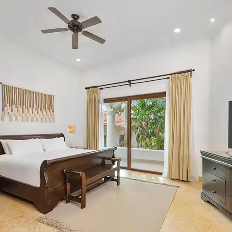 Beachfront Hacienda Soliman Bay - Villa - 2