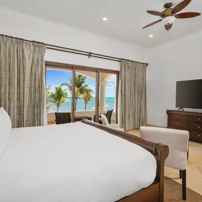 Beachfront Hacienda Soliman Bay - Villa - 32
