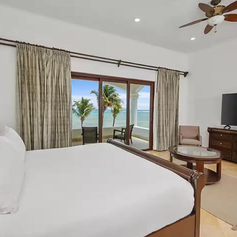 Beachfront Hacienda Soliman Bay - Villa - 24