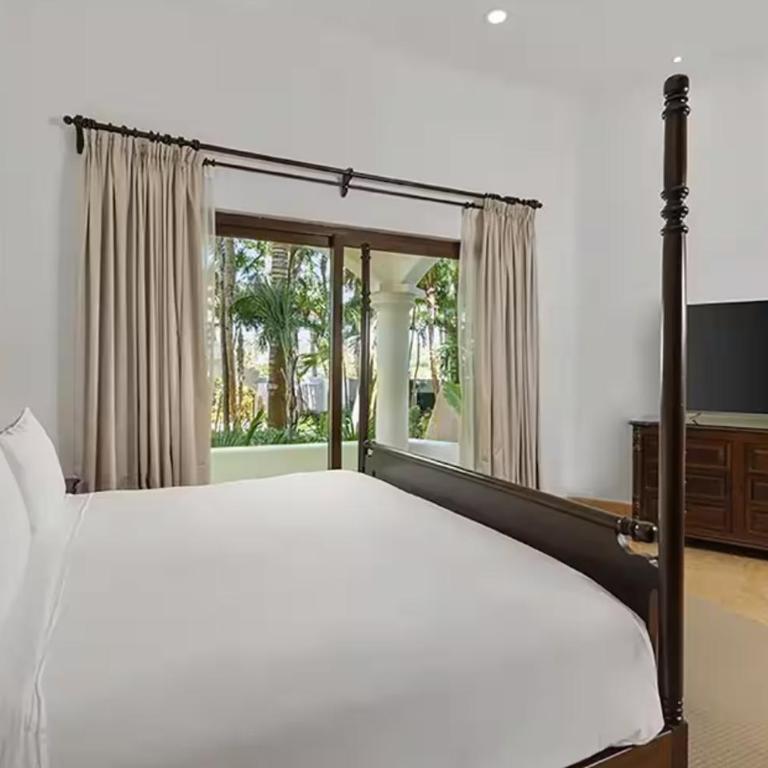 Beachfront Hacienda Soliman Bay - Villa - 11