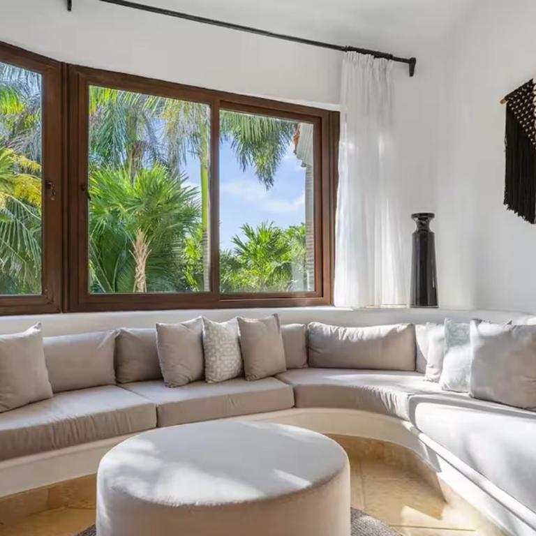 Beachfront Hacienda Soliman Bay - Villa - 34