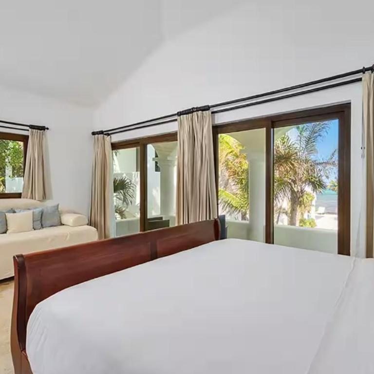Beachfront Hacienda Soliman Bay - Villa - 36