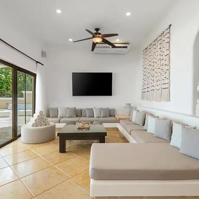 Beachfront Hacienda Soliman Bay - Villa - 13