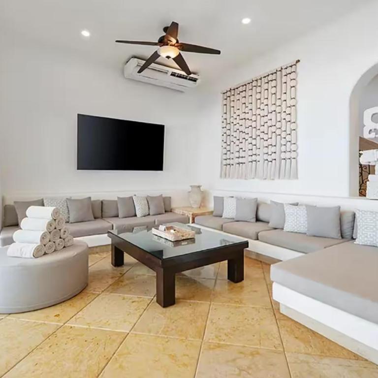 Beachfront Hacienda Soliman Bay - Villa - 21