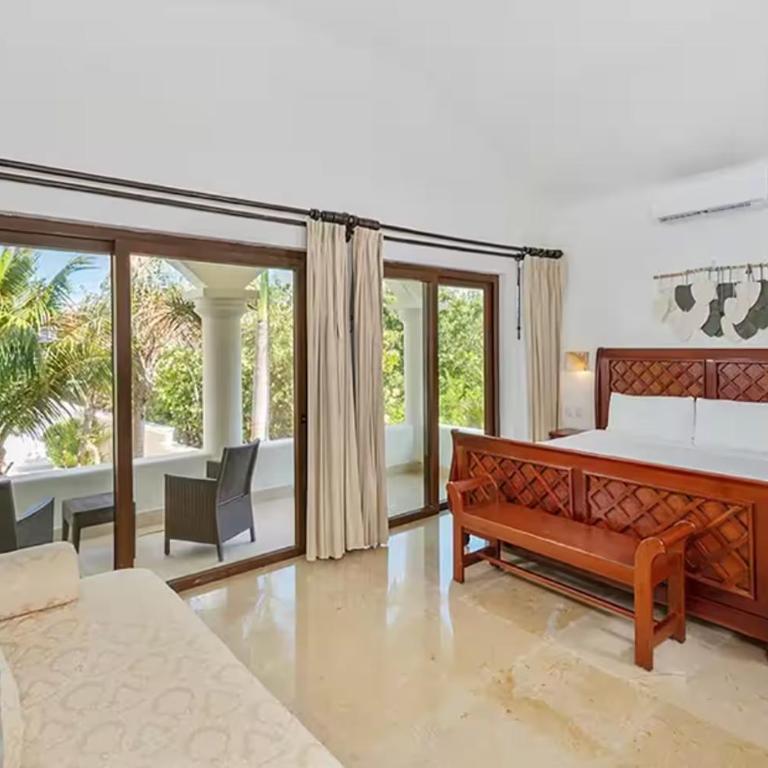 Beachfront Hacienda Soliman Bay - Villa - 40