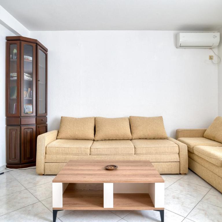 Guesthouse Drašković - Family Room with Balcony - 18