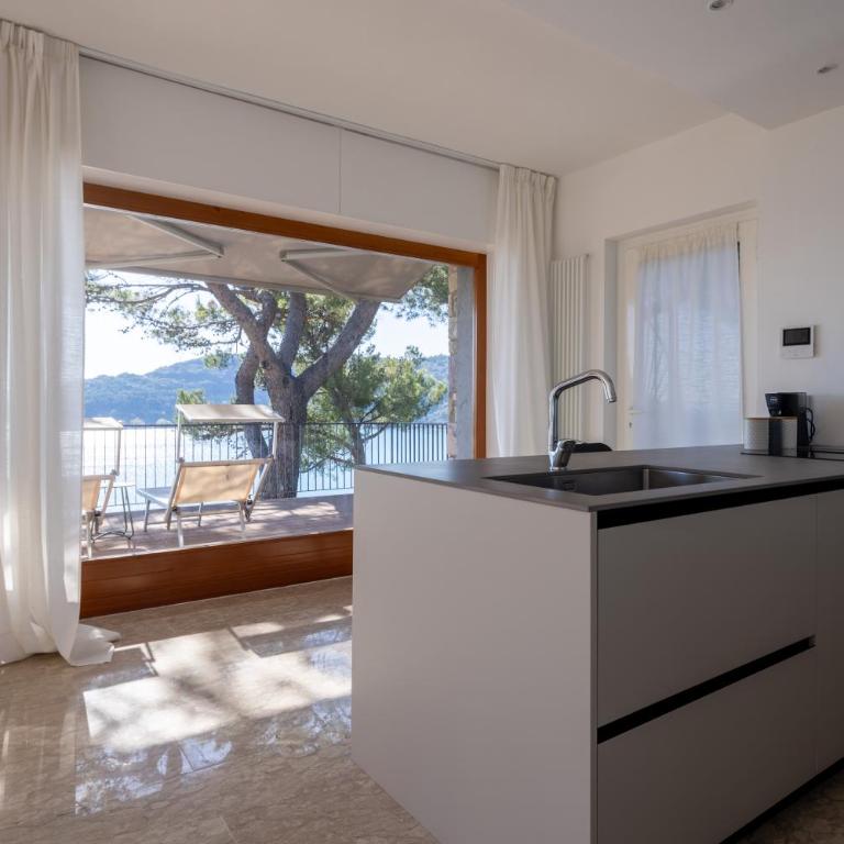 Exclusive designer apartment Facing Palmaria Island Spacious scenic terrace Bright Modern Interiors Fully equipped kitchen Air conditioning Private parking Up to 6 guests - Casa Vacanze - 6