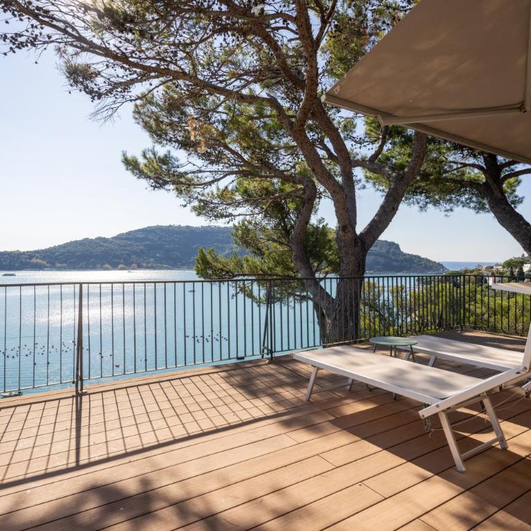 Exclusive designer apartment Facing Palmaria Island Spacious scenic terrace Bright Modern Interiors Fully equipped kitchen Air conditioning Private parking Up to 6 guests - Casa Vacanze - 3