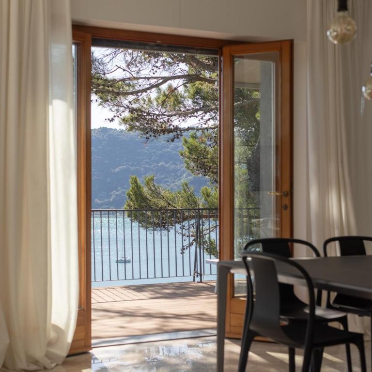 Exclusive designer apartment Facing Palmaria Island Spacious scenic terrace Bright Modern Interiors Fully equipped kitchen Air conditioning Private parking Up to 6 guests - Casa Vacanze - 75