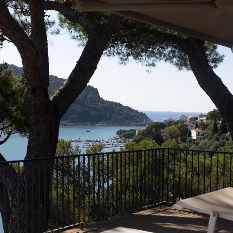 Exclusive designer apartment Facing Palmaria Island Spacious scenic terrace Bright Modern Interiors Fully equipped kitchen Air conditioning Private parking Up to 6 guests - Casa Vacanze - 77