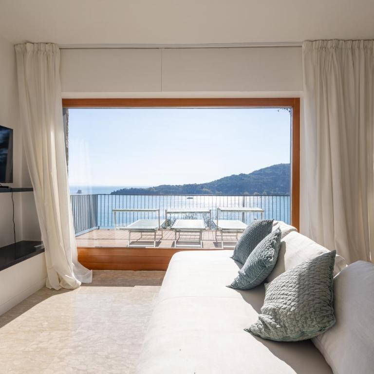 Exclusive designer apartment Facing Palmaria Island Spacious scenic terrace Bright Modern Interiors Fully equipped kitchen Air conditioning Private parking Up to 6 guests - Casa Vacanze - 2