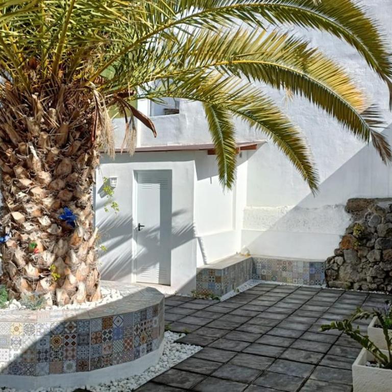 A house with a garden, garage, sauna, and jacuzzi - Casa de 2 dormitorios - 7