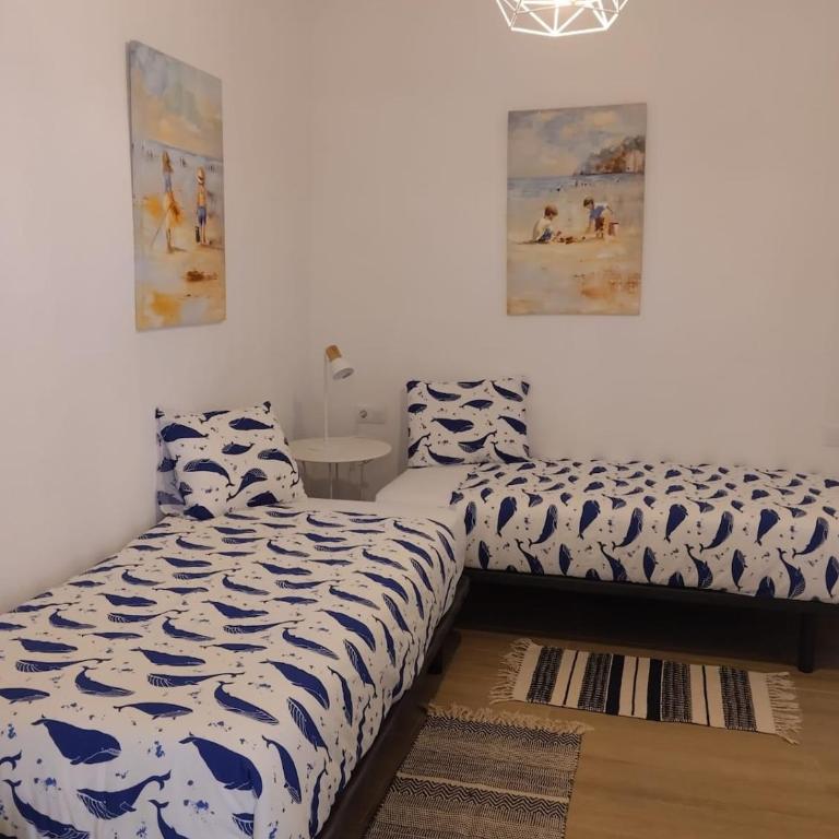 A house with a garden, garage, sauna, and jacuzzi - Casa de 2 dormitorios - 10