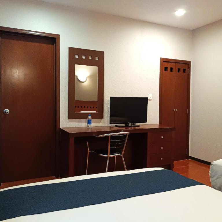 Hotel Panamerican - Habitación Doble Económica con 2 camas dobles - 8