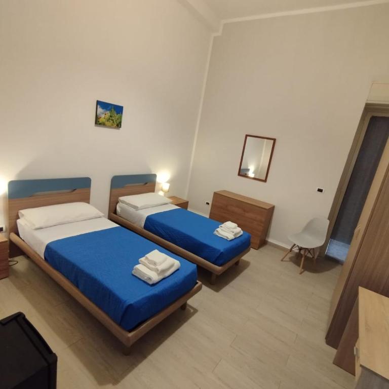 GiGi Affittacamere - Twin Room with Shared Bathroom - 4