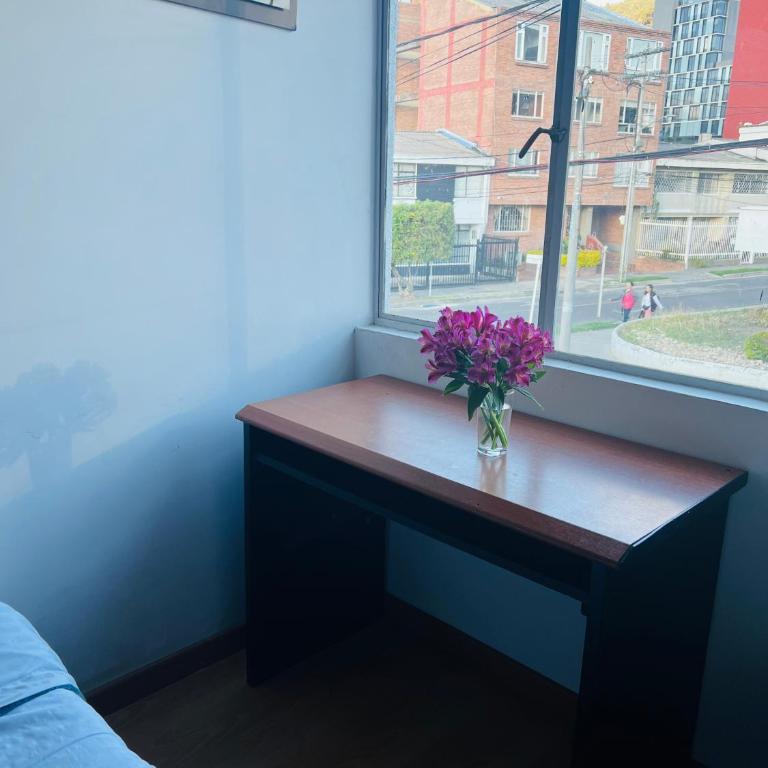 Habitaciones Pet friendly junto a Clinica Santa Fe - Habitación Doble Estándar con baño compartido - 1