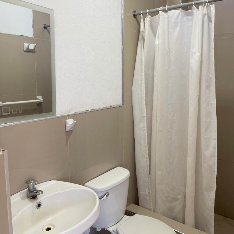 Hotel tropical paracas - Habitación Doble con baño privado - 13