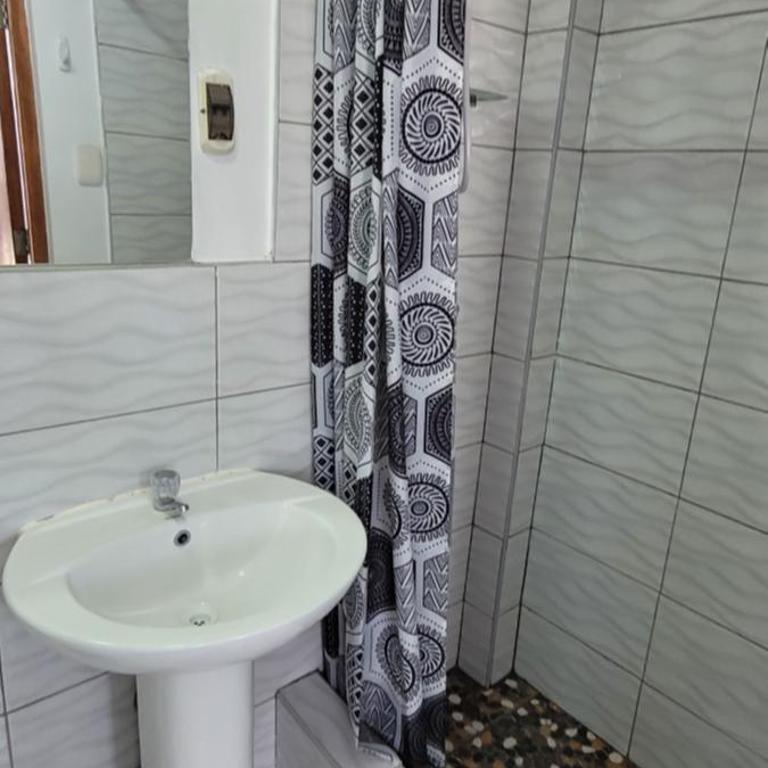 Bravos Hospedaje Punta Negra - Habitación Familiar con baño privado - 2