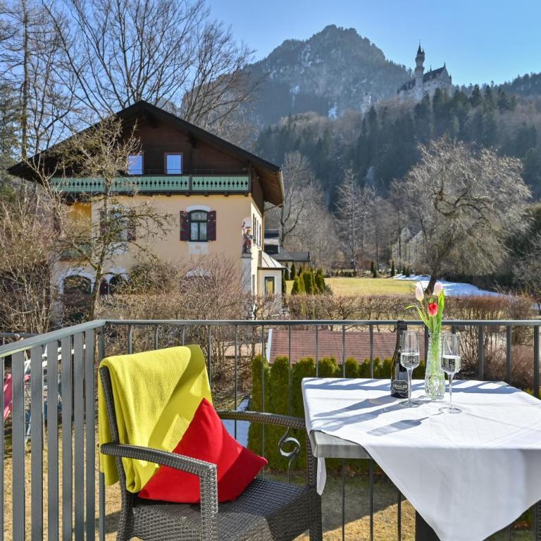 Villa Ludwig Suite Hotel - Komfort Suite mit Schlossblick - 7